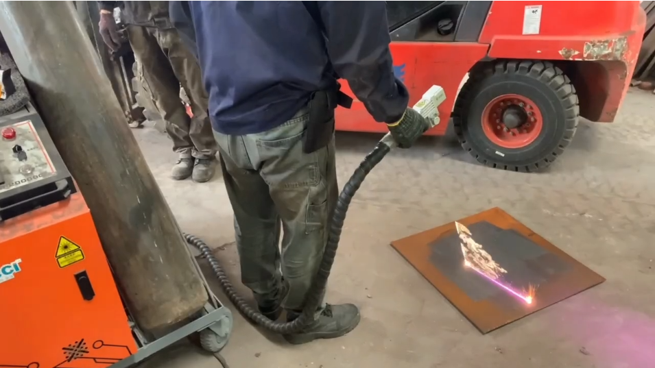 手持激光清洗機