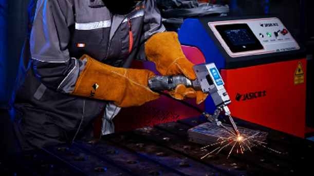 銘鐳手持激光焊機(jī)